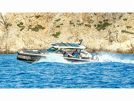 Axopar 37 Sun Top (2 cabins)